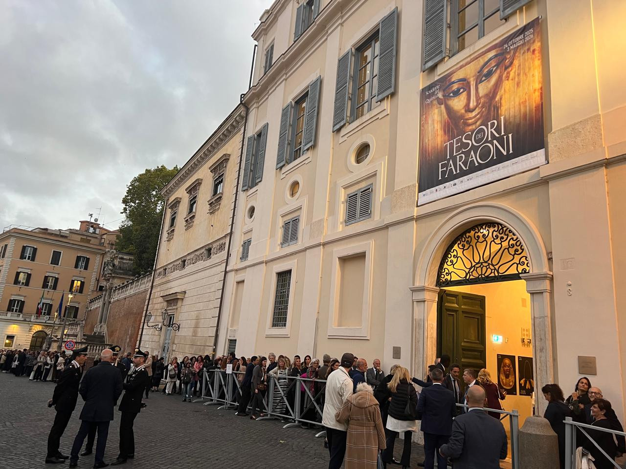 معرض  كنوز الفراعنة