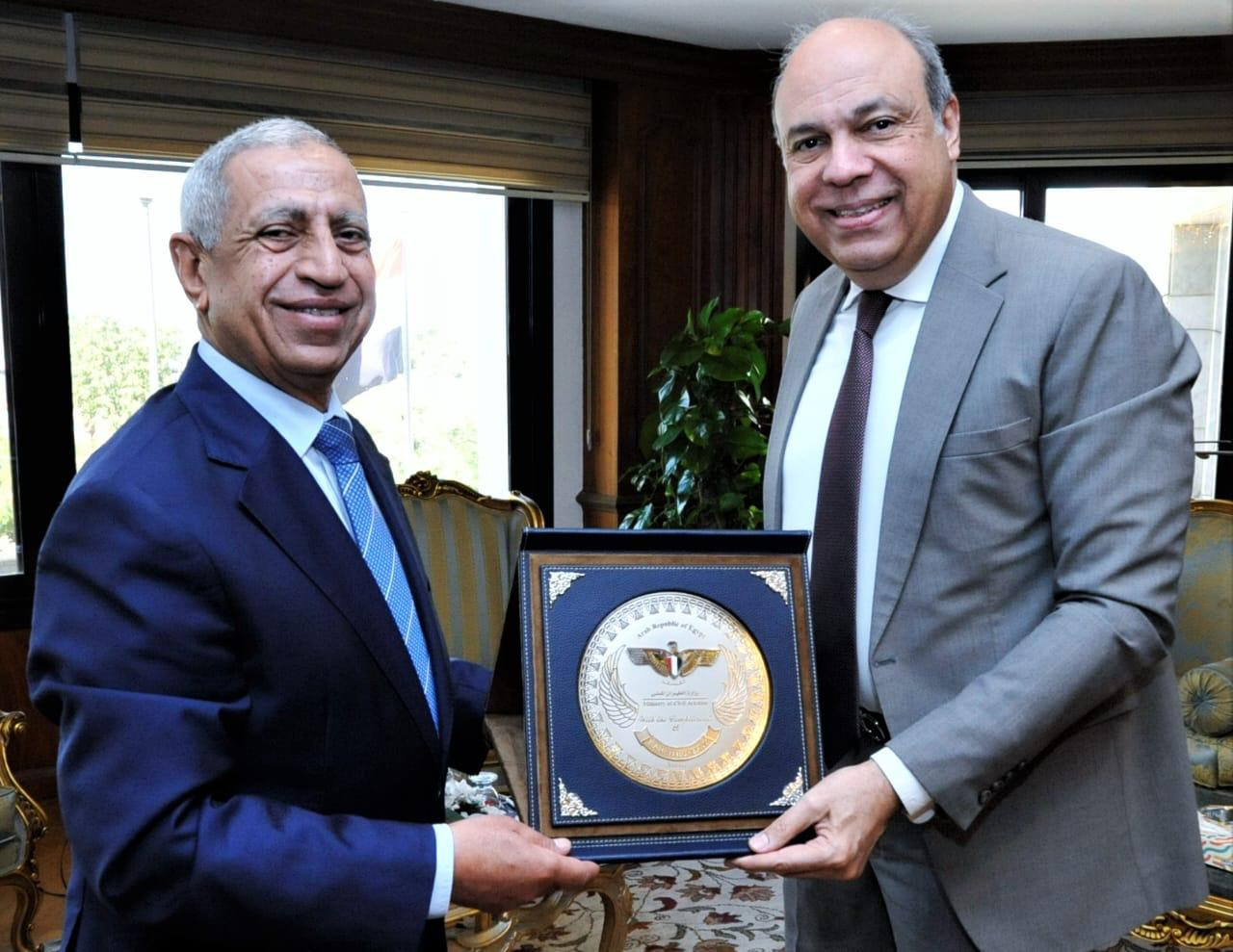 وزير الطيران