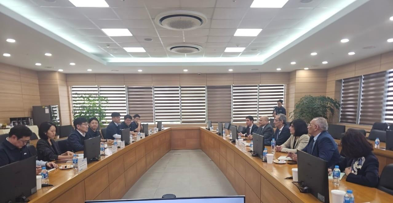 وزير الاتصالات