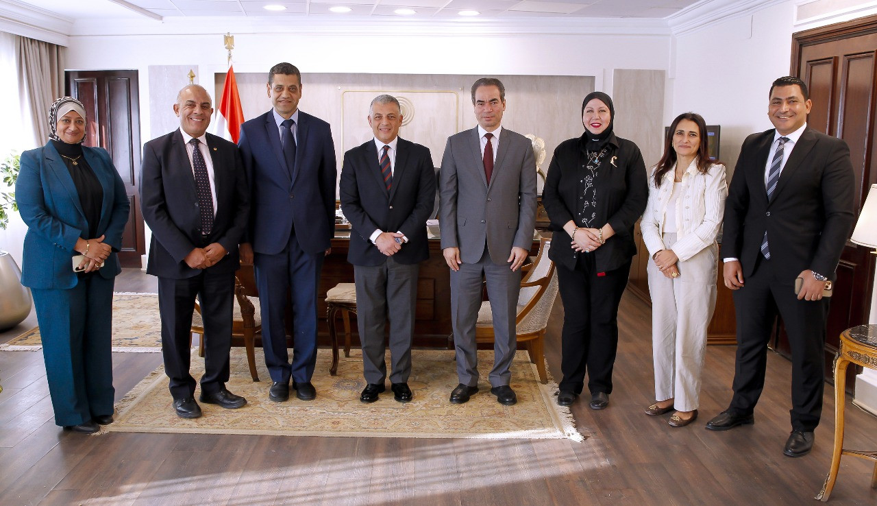 محافظ الإسماعيلية يلتقي رئيس الهيئة الوطنية للإعلام لتعزيز سبل التعاون