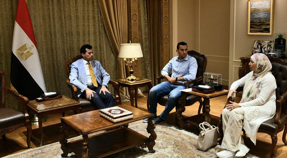 وزير الرياضة والجندي