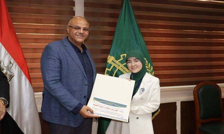 محافظ القليوبية يكرم 