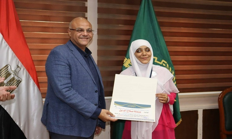 محافظ القليوبية يكرم 