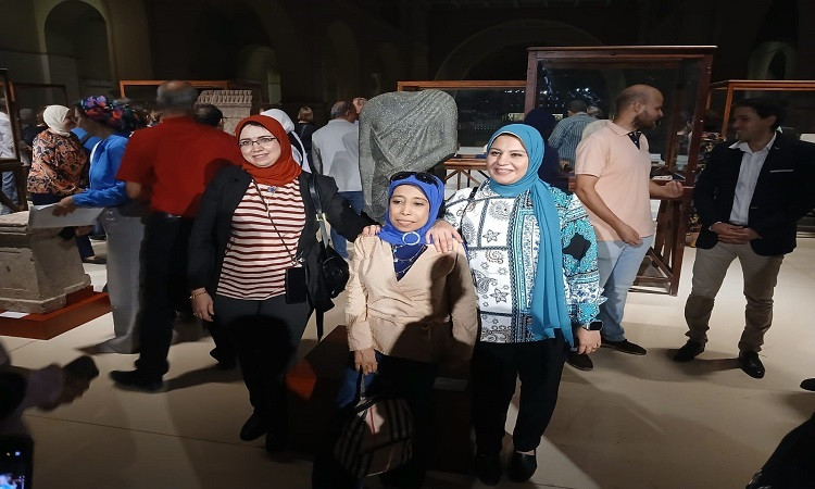 عرض آثار 