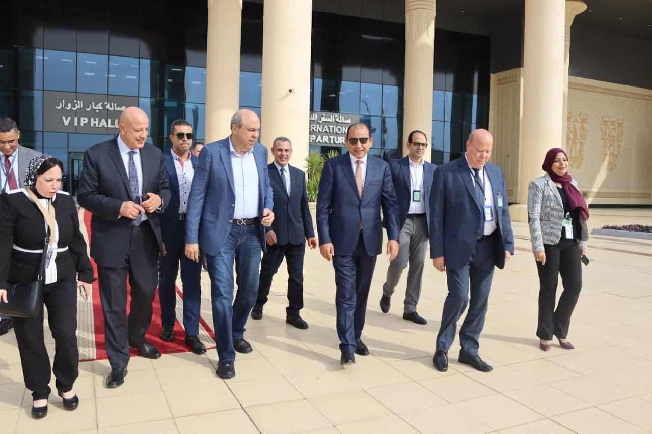 مطارا القاهرة وسفنكس