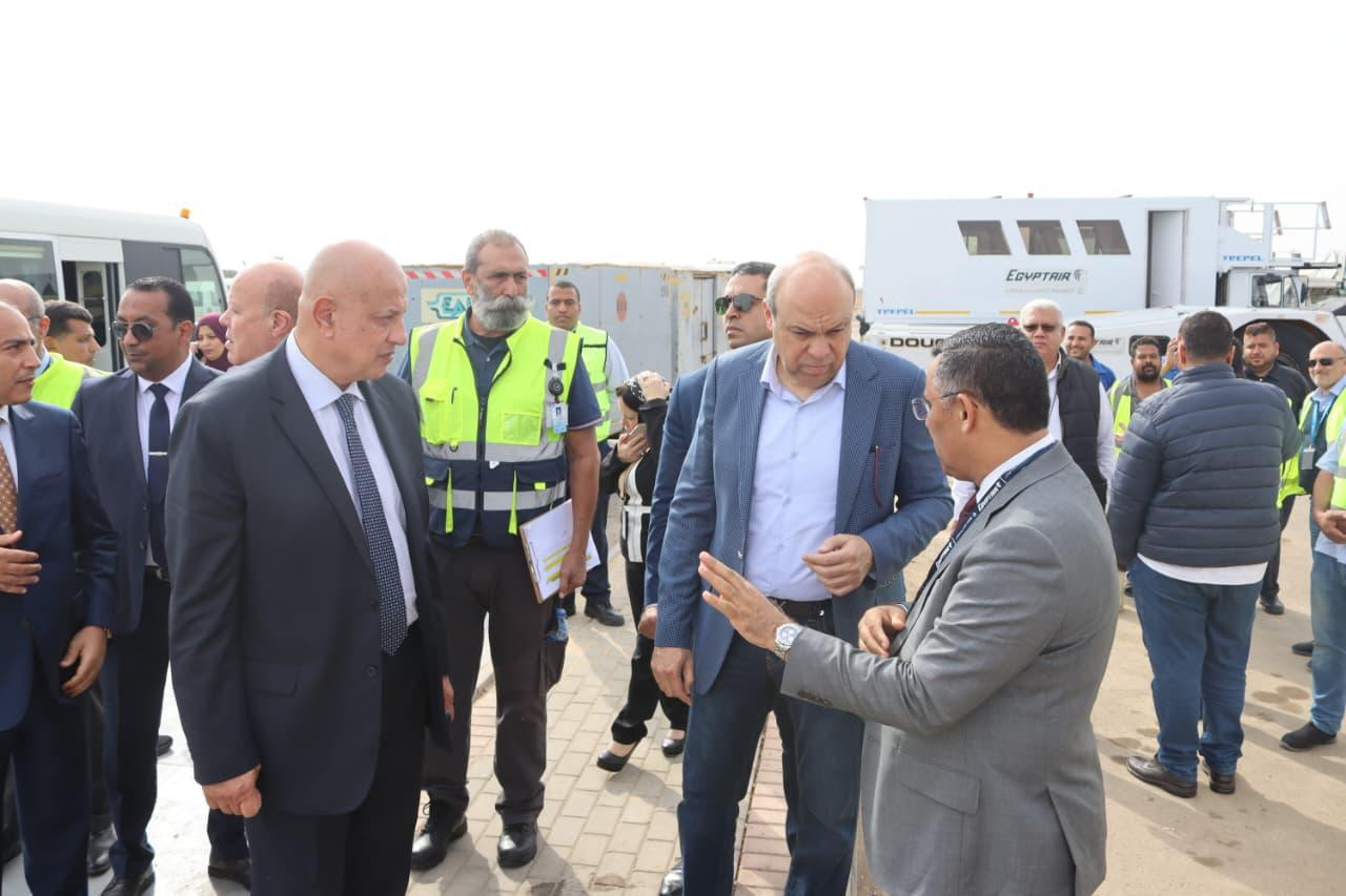 مطارا القاهرة وسفنكس