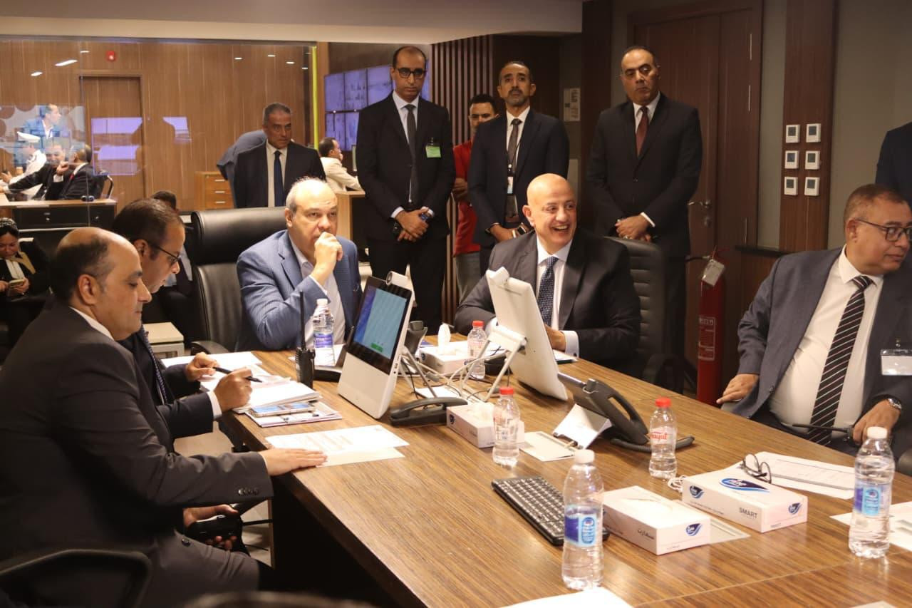 مطارا القاهرة وسفنكس