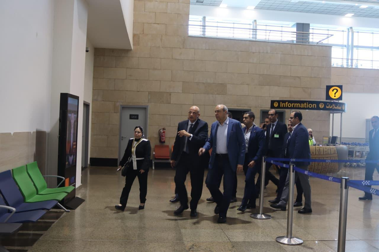 مطارا القاهرة وسفنكس