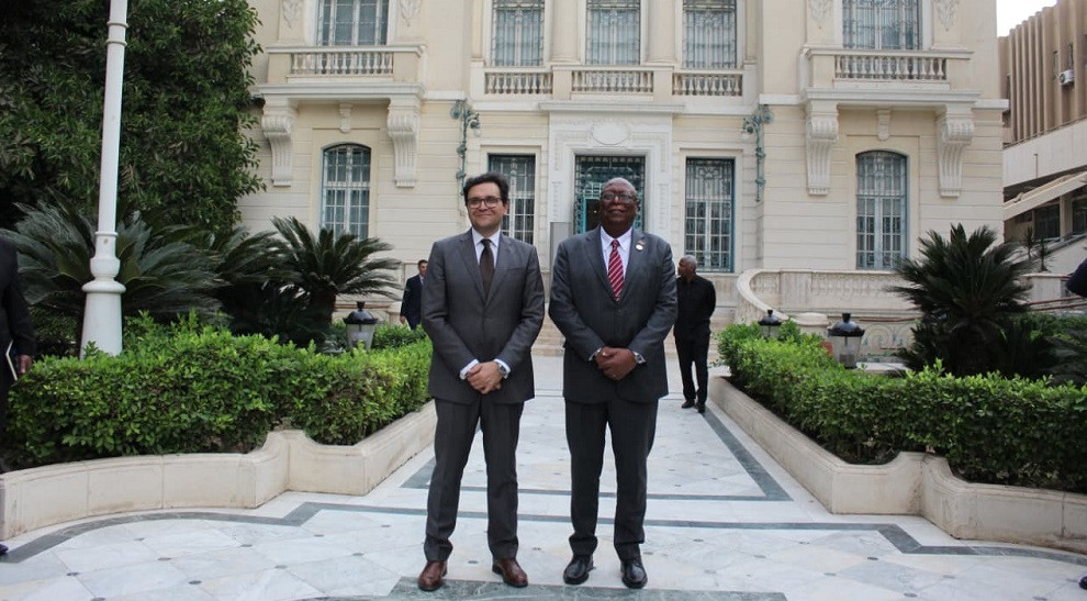 وزير الثقافة يلتقي نظيره الأنجولي
