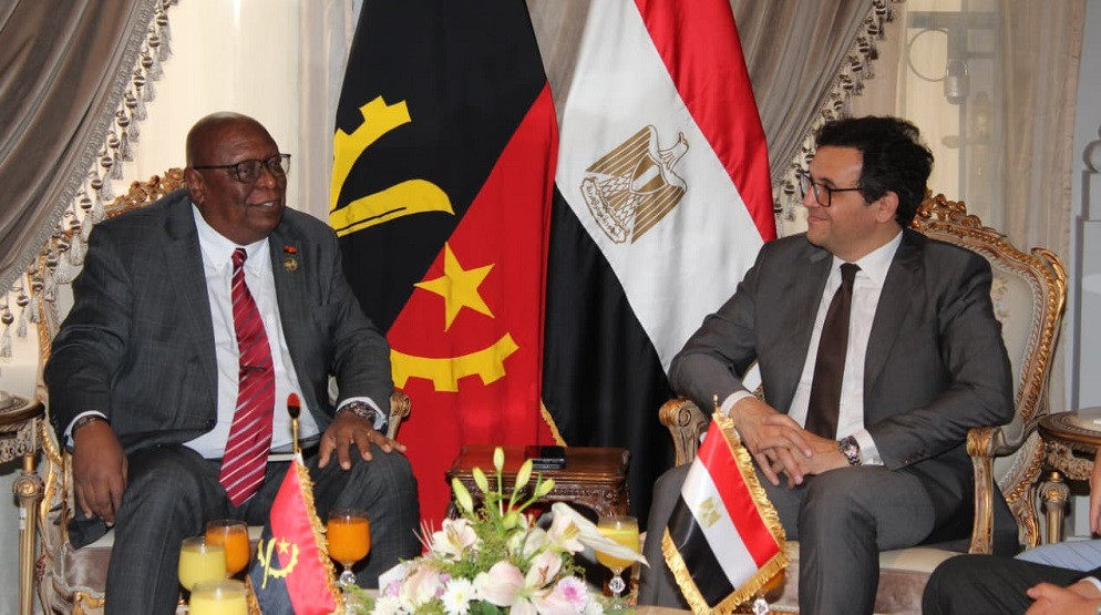 وزير الثقافة يلتقي نظيره الأنجولي