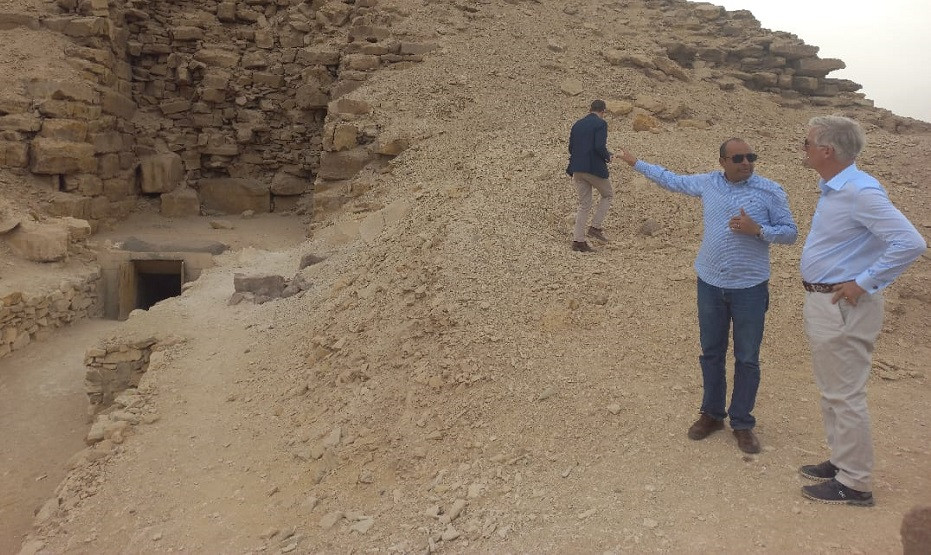 ملك بلجيكا يزور منطقتي سقارة وأبوصير