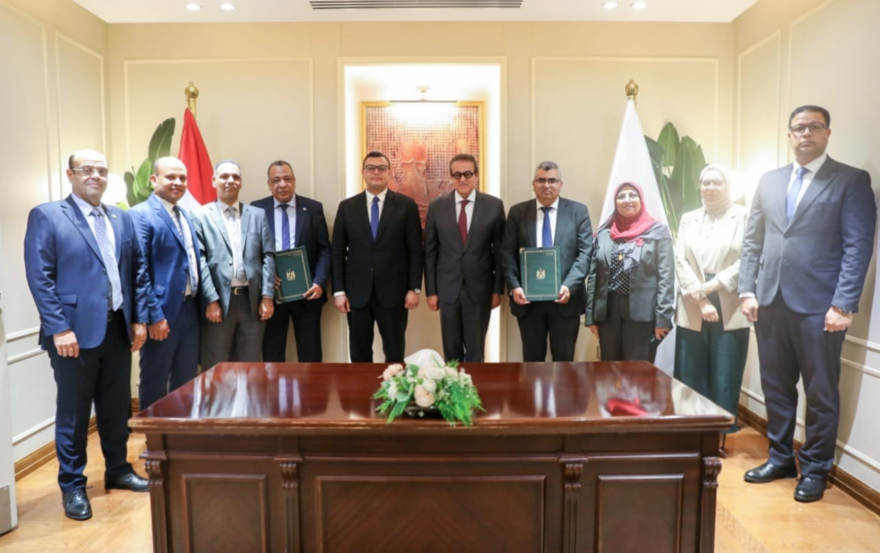 وزيرا الصحة والاسكان