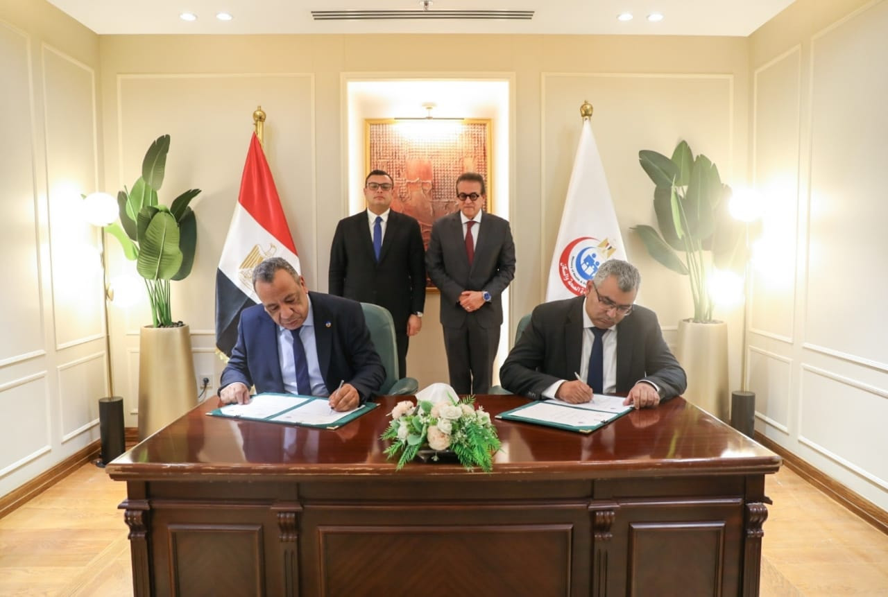 وزيرا الصحة والاسكان