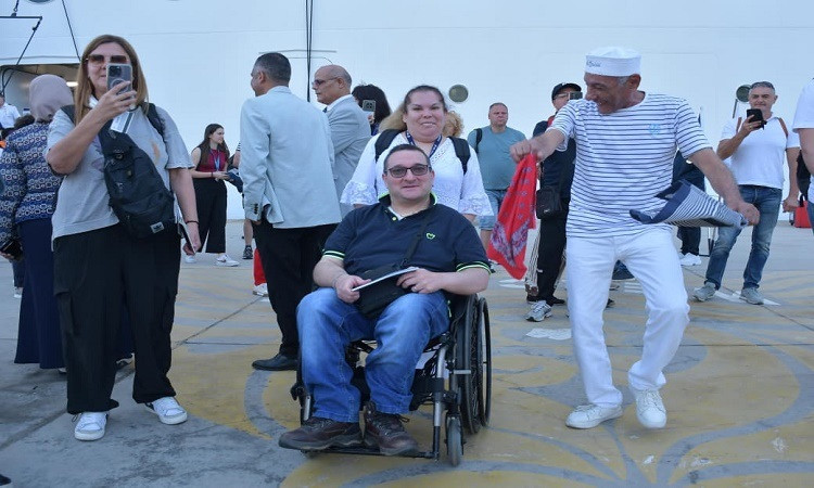 محافظ بورسعيد يوجه بتوفير الخدمات والتيسيرات لاستقبال الأفواج السياحية