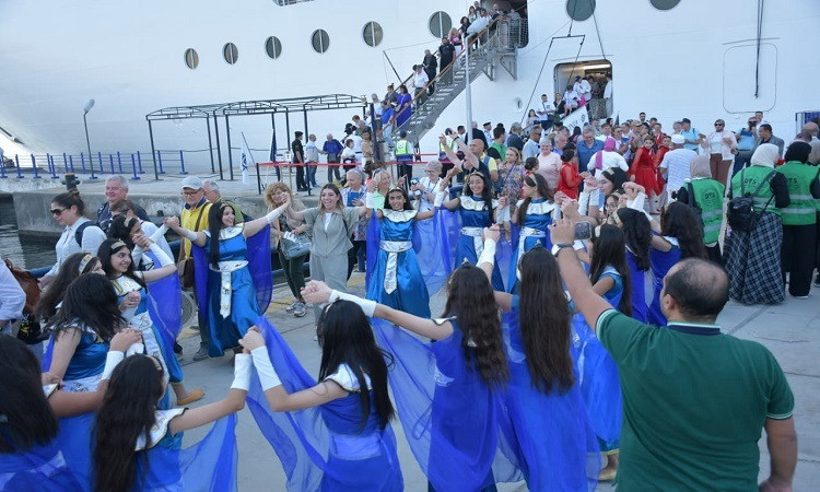 محافظ بورسعيد يوجه بتوفير الخدمات والتيسيرات لاستقبال الأفواج السياحية