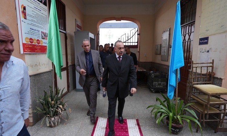 محافظ أسيوط يتابع جاهزية المقار الانتخابية لاستقبال ناخبي مجلس النواب