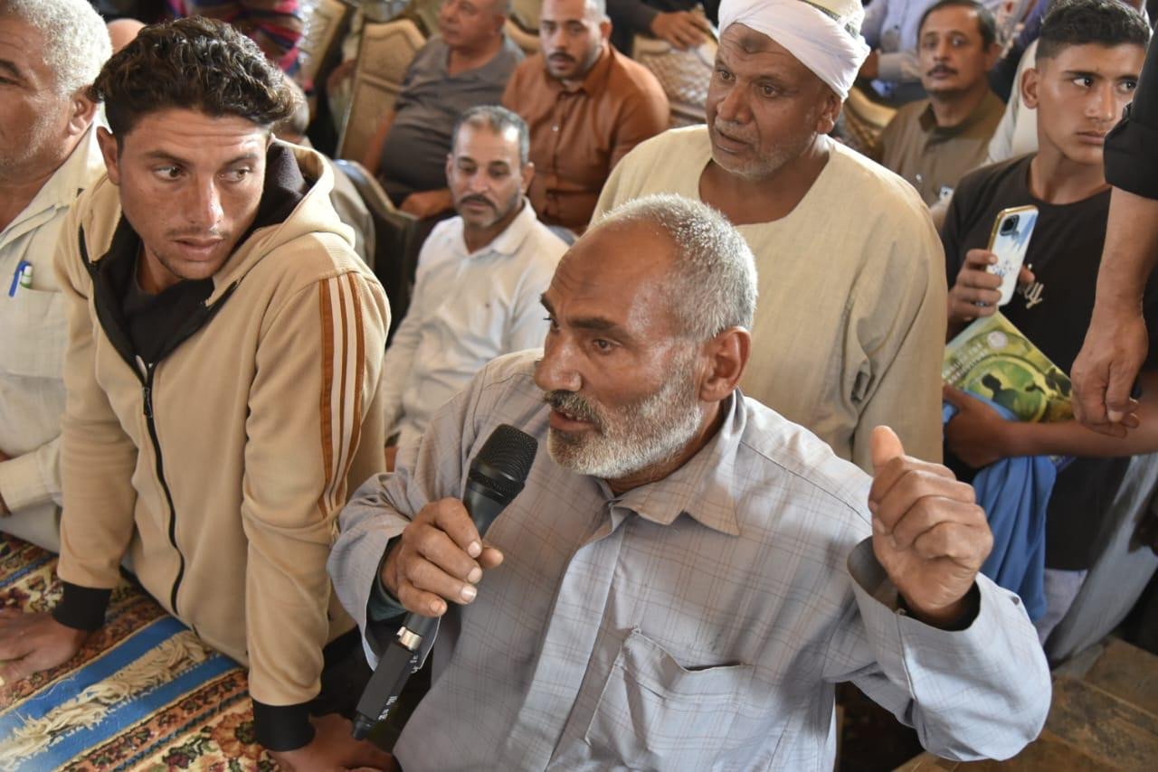 محافظ بورسعيد يستمع لمطالب المزارعين