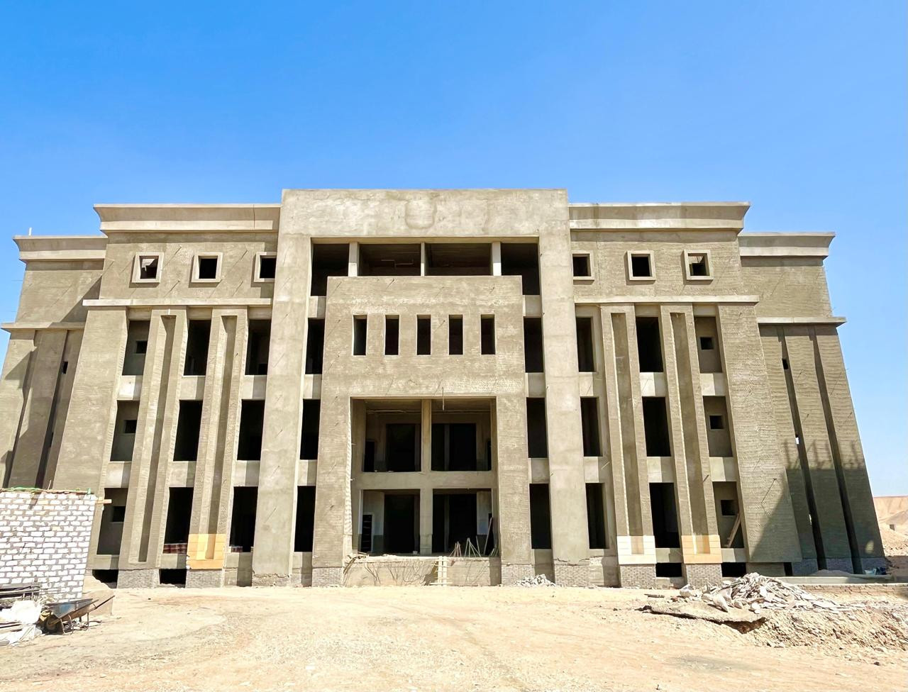 عاشور وجامعة الاقصر