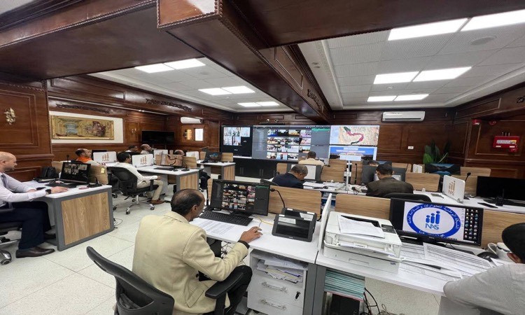 نائب محافظ قنا يتابع سير انتخابات 