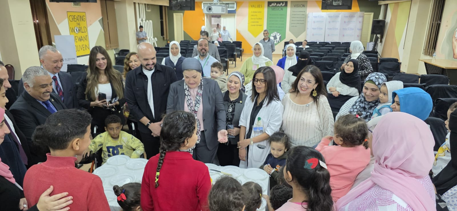 السنباطي تزور اطفال ابو الريش