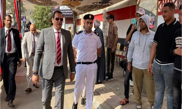 مدير أمن الفيوم يتفقد اللجان الانتخابية وسط إقبال كبير من الناخبين