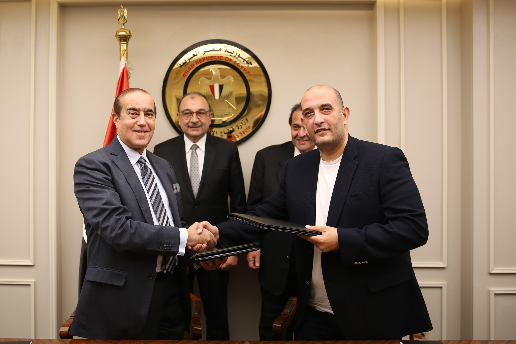 وزير الاعمال العام