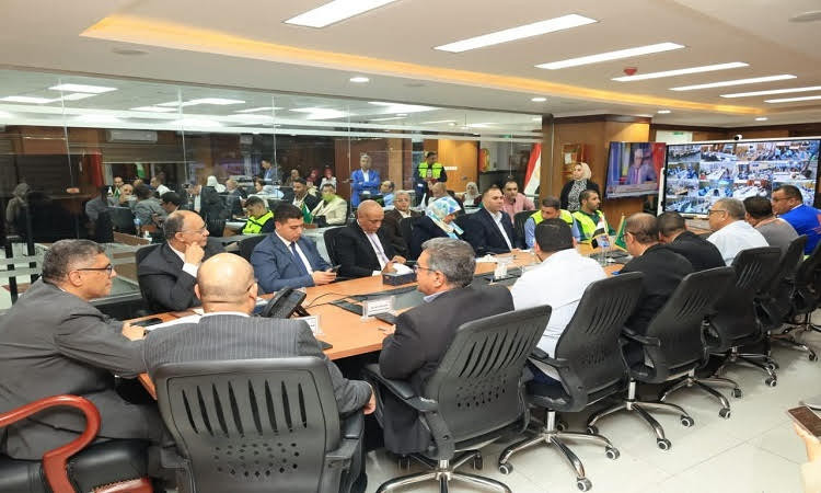 محافظ الجيزة يتفقد غرفة العمليات ب