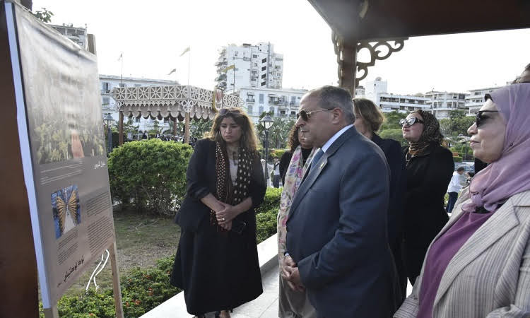 محافظ بورسعيد يفتتح معرض