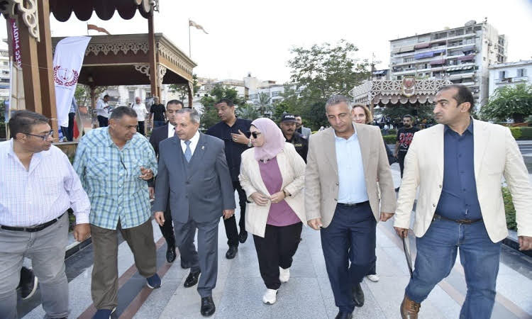 محافظ بورسعيد يفتتح معرض