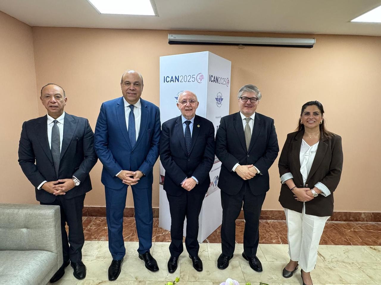 سامح الحفني وزير الطيران المدني