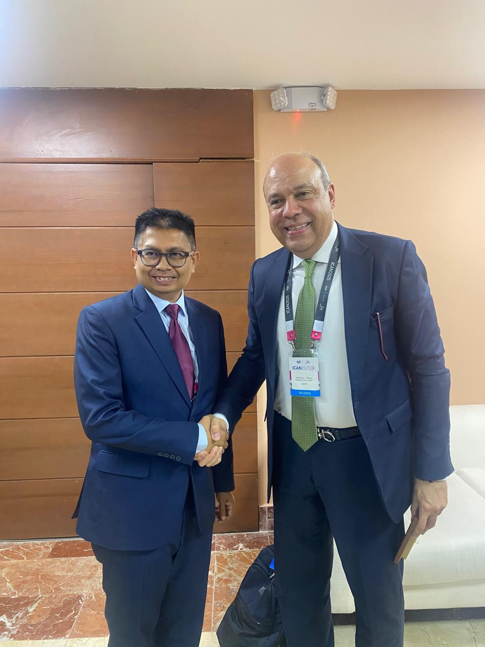 سامح الحفني وزير الطيران المدني