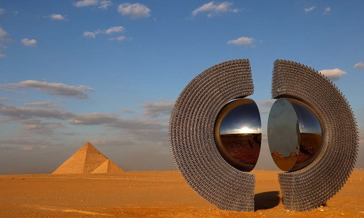 معرض &ldquo;الأبد هو الآن&rdquo;