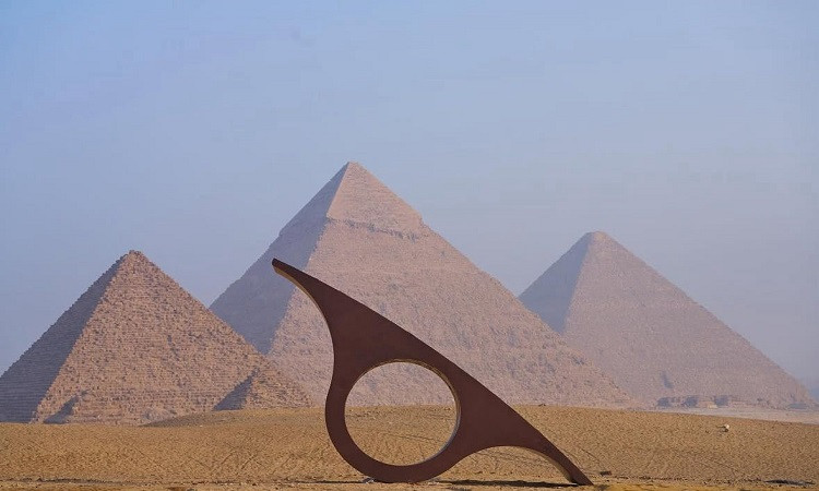 معرض &ldquo;الأبد هو الآن&rdquo;