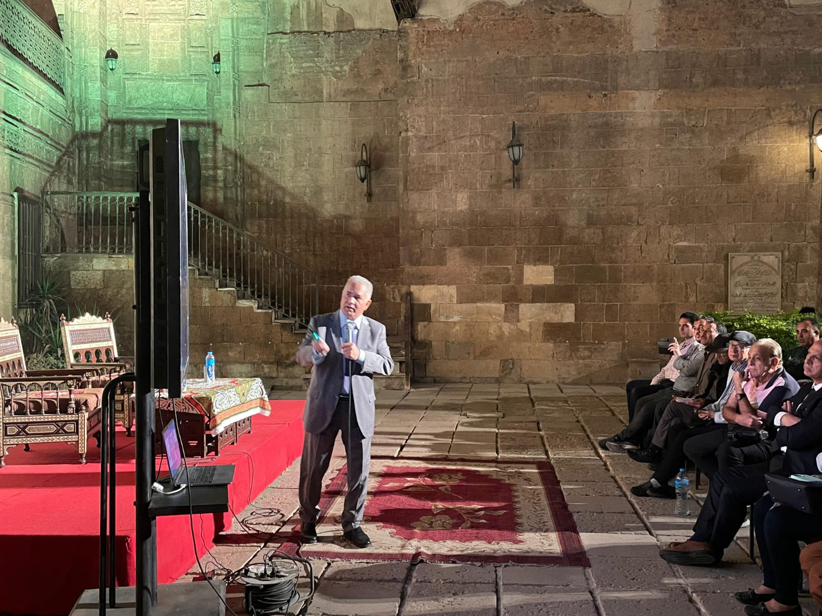 الدماطي ومؤسسة زاهي حواس