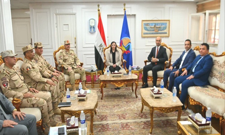 محافظ البحيرة تستقبل مدير جمعية المحاربين القدماء