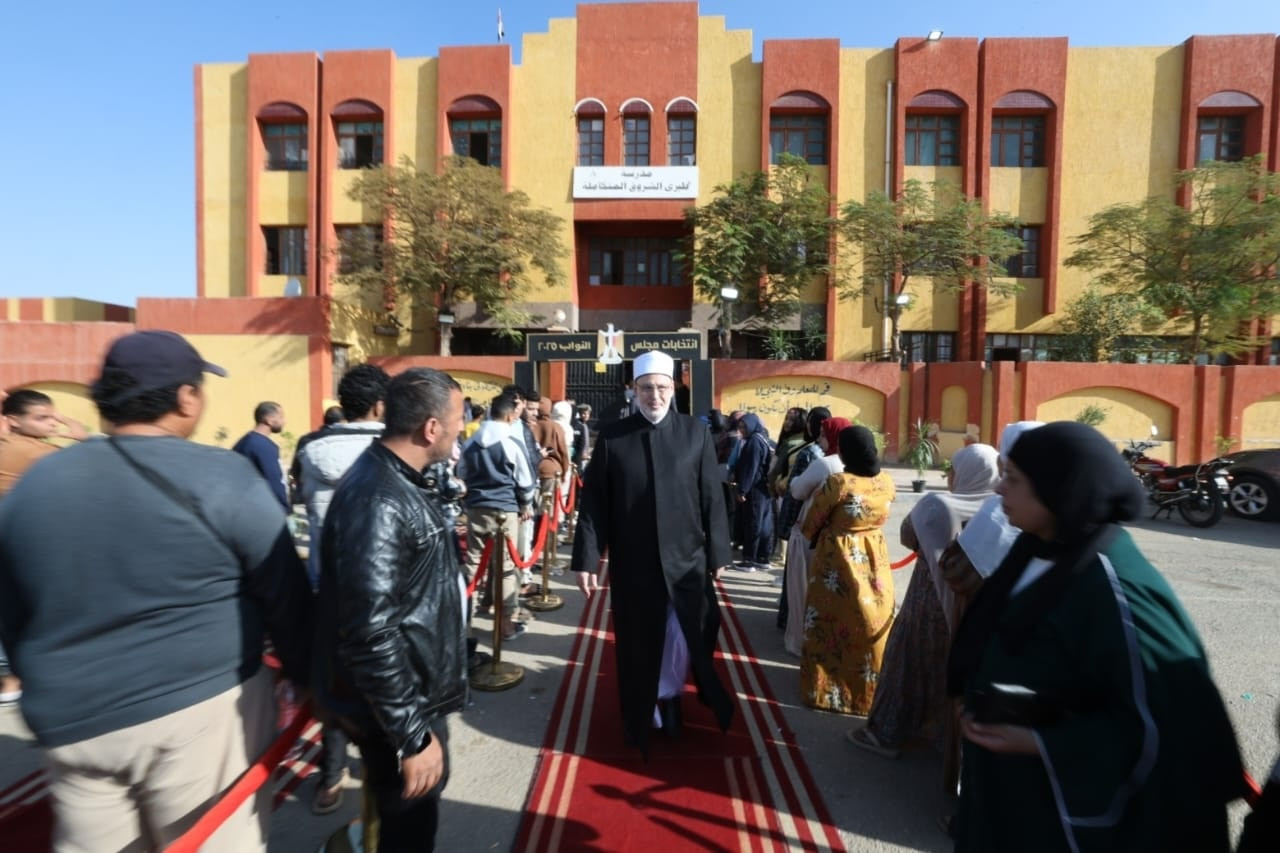 الضويني يدلي بصوته في الانتخابات