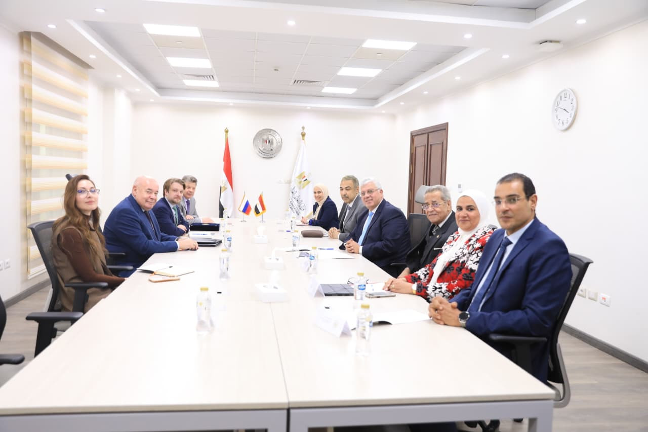 عاشور والتعاون العلمي مع روسيا