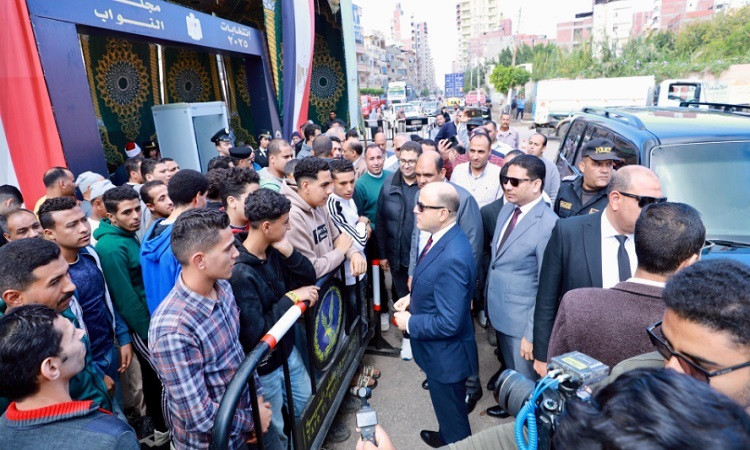 محافظ كفرالشيخ يتفقد عدداً من اللجان الانتخابية بدسوق