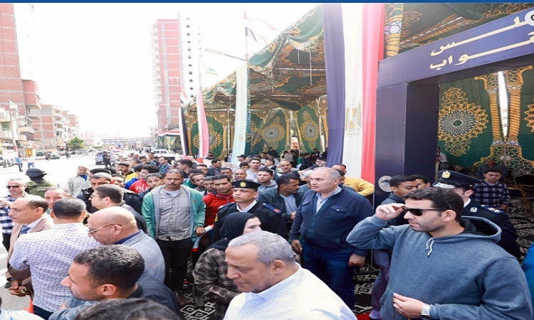 محافظ كفرالشيخ يتفقد عدداً من اللجان الانتخابية بدسوق