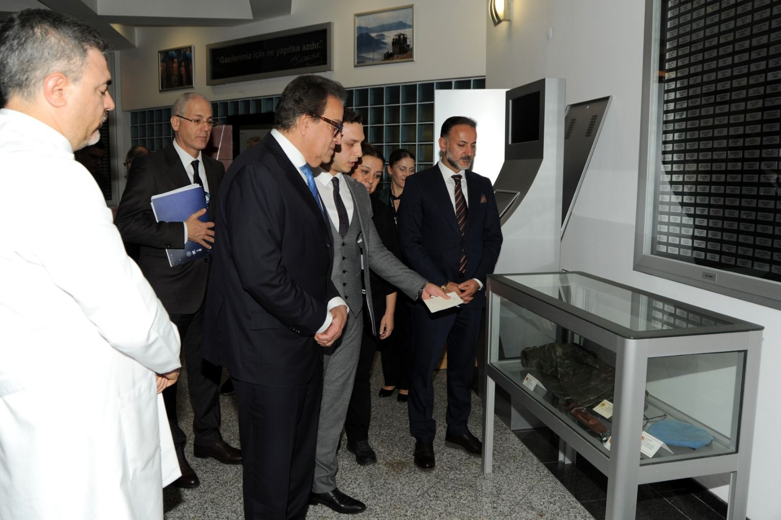 وزير الصحة في مستشفى انقرة انجليز