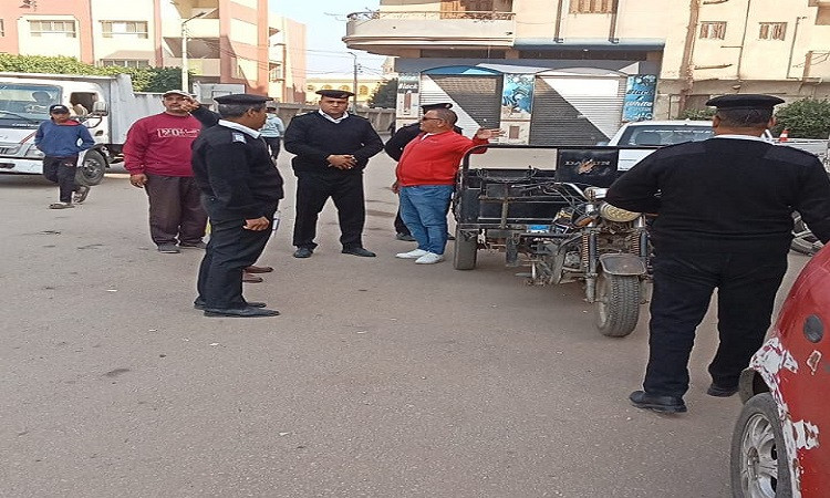 حملة مكثفة لرفع الإشغالات المتعدية على حرم الطريق بينها