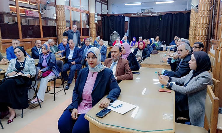 مدير تعليم الفيوم يناقش آليات الحفاظ على أمن وسلامة الطلاب
