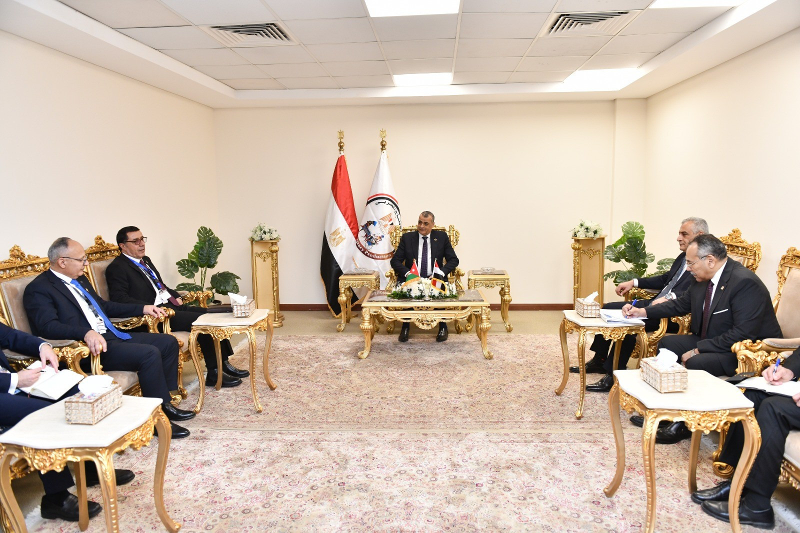 وزير الإنتاج الحربي