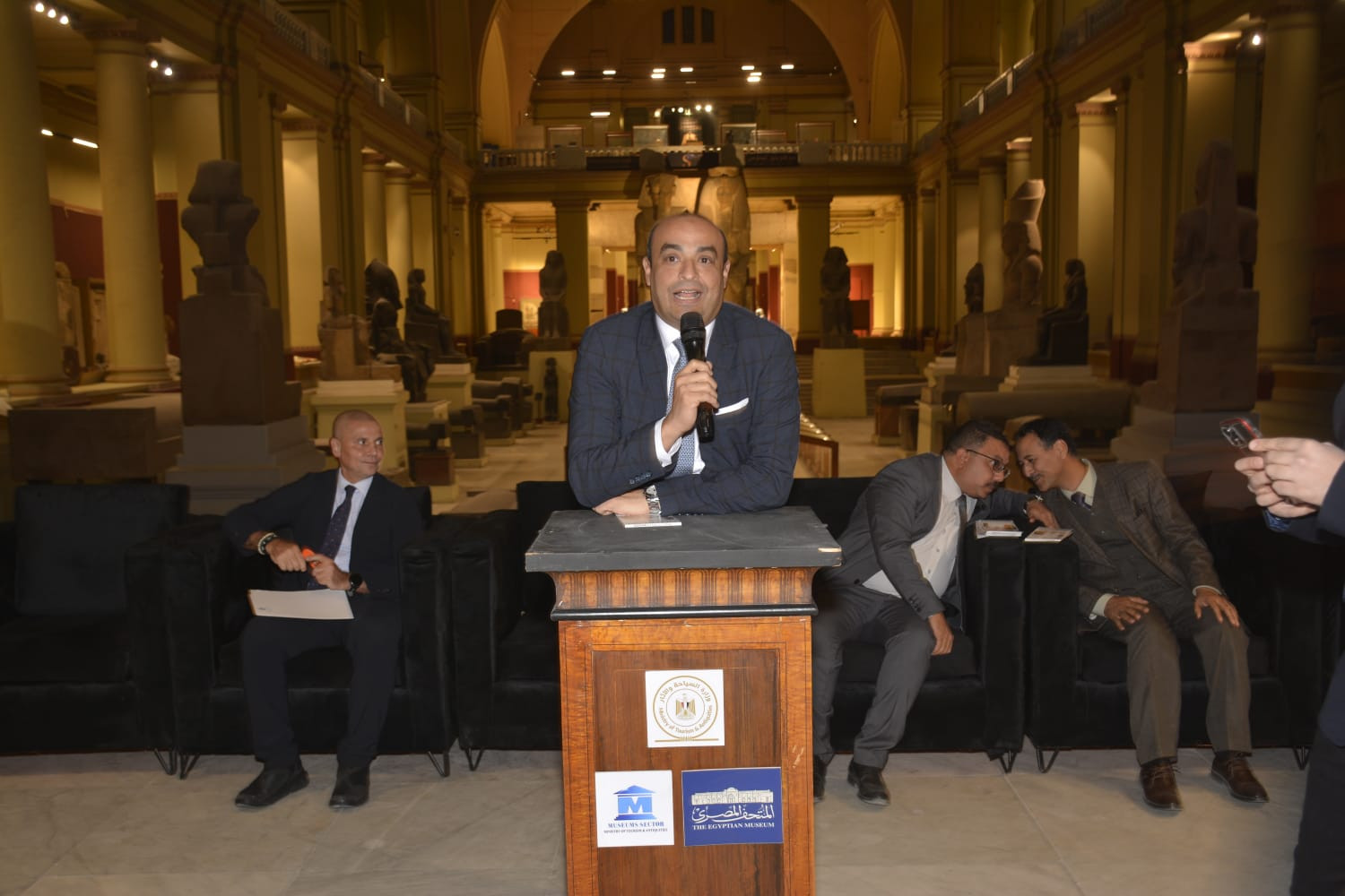 معرض مقبرة نفرتاري