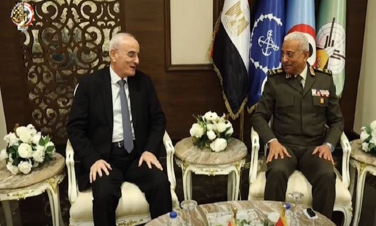 وزير الدفاع ورئيس الأركان