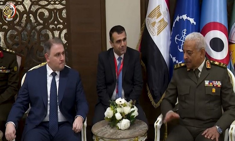 وزير الدفاع ورئيس الأركان