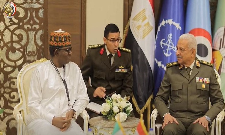 وزير الدفاع ورئيس الأركان