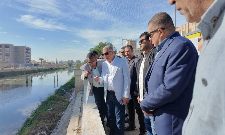 محافظ الإسماعيلية يتفقَّد طريق أم كلثوم والسوق الحضري استعدادًا لتشغيل