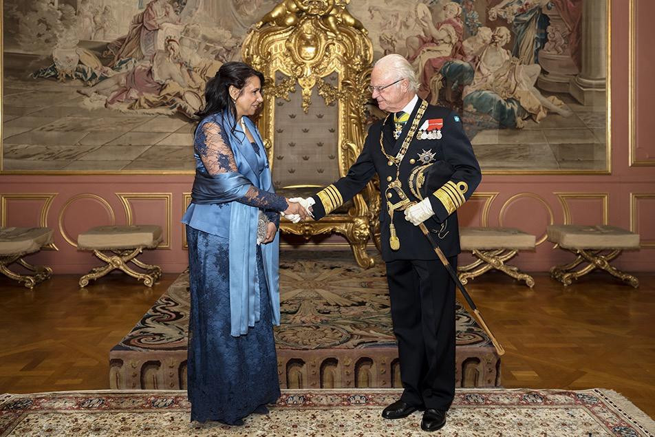 ملك السويد وسفيرة مصر