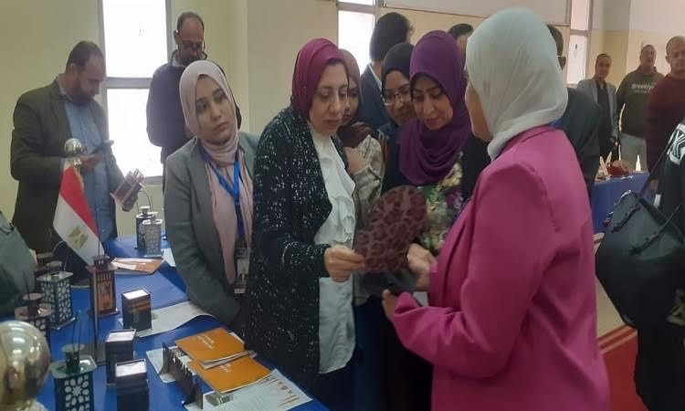 نائب رئيس جامعة بنها تفتتح معرض المنتجات الطلابية السنوي بكلية الهندسة